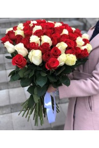Букет из 51 белой и красной розы (с лентой)
