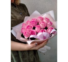 Букет из 15 ярко-розовых роз "Сильвия" (с оформлением)