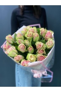 Букет из 23 роз Белароуз с оформлением