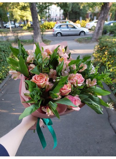 Букет цветов "Стильный сюрприз"