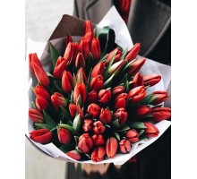 Букет из красных тюльпанов