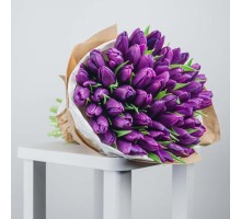 Букет из фиолетовых тюльпанов