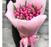 Букет и розовых тюльпанов