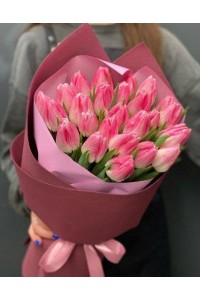 25 розовых тюльпанов с оформлением