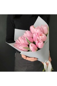 15 розовых тюльпанов с оформлением