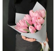 15 розовых тюльпанов с оформлением