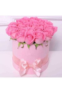 17 розовых роз в коробке