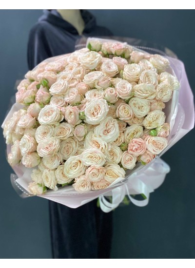 Букет из 41 ветки кустовой розы Бомбастик