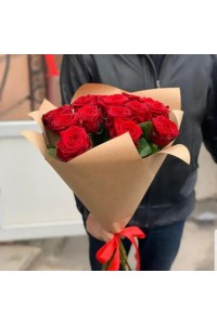 Букет из 15 красных роз "Кармелита" (с оформлением)