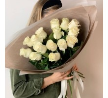 Букет из 15 нежных роз "София" (с оформлением)