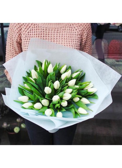 Букет из 21 белого тюльпана "Призание в любви"